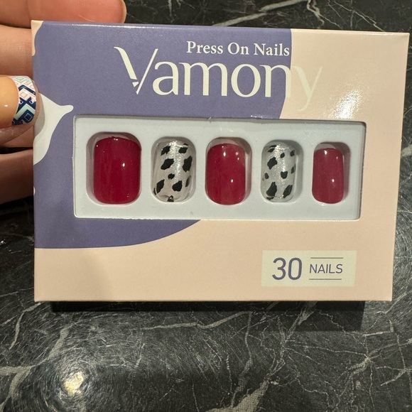 New in box press on nail kit - Picture 4 of 6